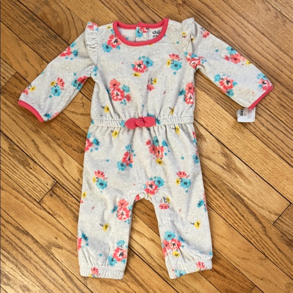 Brand new (3-6 months) Fleece long-sleeved onesie